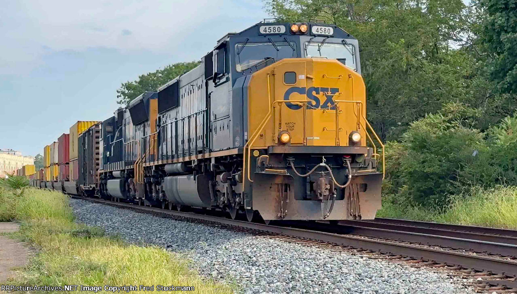 CSX 4580 leads the next day's I135.